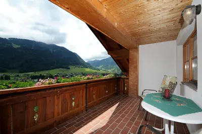 Ein allgemeiner Bergblick oder ein Berglick von der Ferienwohnung aus