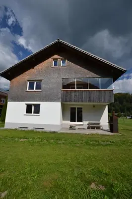 Das Gebäude in dem sich die Ferienwohnung befindet