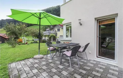 Ein Garten an der Unterkunft Bezaubernde Ferienwohnung
