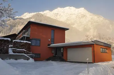 Ein allgemeiner Bergblick oder ein Berglick von des Bed & Breakfasts aus