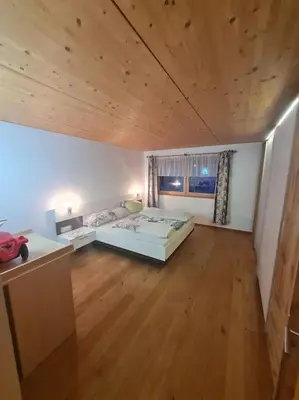 Ein Bett oder Betten in einem Zimmer der Unterkunft Großzügige Ferienwohnung am Skigebiet Bödele mit Rheintalblick