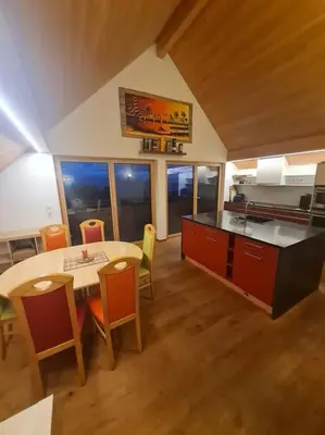 Küche/Küchenzeile in der Unterkunft Großzügige Ferienwohnung am Skigebiet Bödele mit Rheintalblick