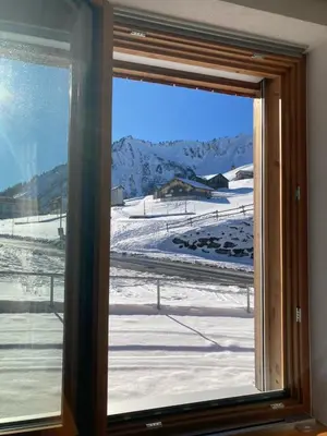 Ein allgemeiner Bergblick oder ein Berglick von der Ferienwohnung aus