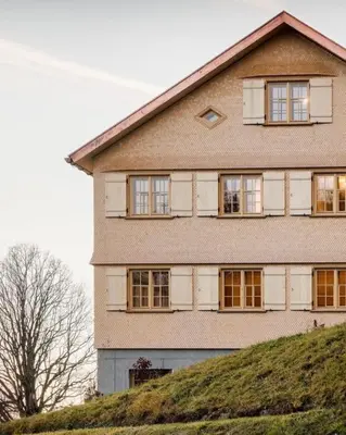 Das Gebäude in dem sich die Ferienwohnung befindet