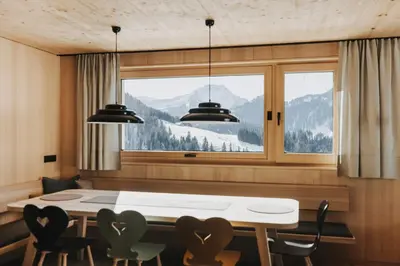 Ein allgemeiner Bergblick oder ein Berglick von der Ferienwohnung aus