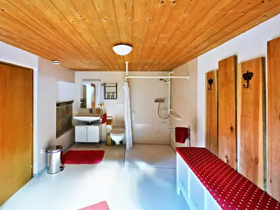 Ein Sitzbereich in der Unterkunft Walserhaus