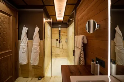 Ein Badezimmer in der Unterkunft The Falcon