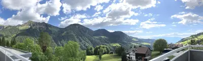 Ein allgemeiner Bergblick oder ein Berglick von der Ferienwohnung aus