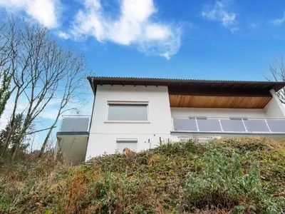 Das Gebäude in dem sich das Ferienhaus befindet