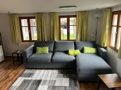 Ein Sitzbereich in der Unterkunft Ferienwohnung Schneider