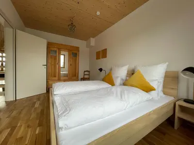 Ein Bett oder Betten in einem Zimmer der Unterkunft Gamsfels Josephine Galeriewohnung
