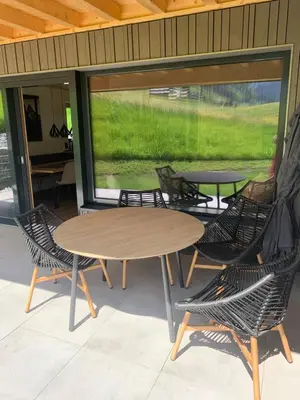Ein Patio oder anderer Außenbereich in der Unterkunft Kracha Alpinlodge