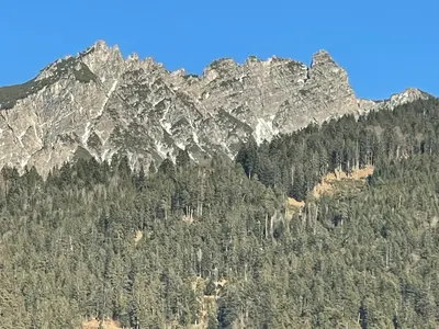 Ein allgemeiner Bergblick oder ein Berglick von der Ferienwohnung aus