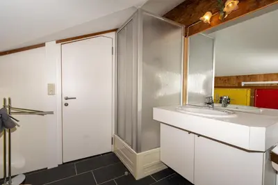 Ein Badezimmer in der Unterkunft Haus Holzwurm