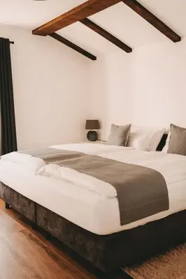 Ein Bett oder Betten in einem Zimmer der Unterkunft Dorf 70