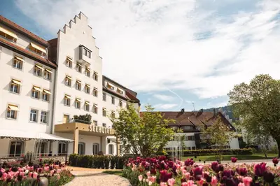 Ein Garten an der Unterkunft Seehotel am Kaiserstrand